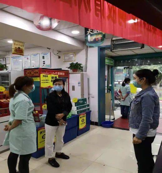 灞橋區(qū)市場局雙節(jié)期間督導(dǎo)檢查藥品零售企業(yè)疫情防控工作